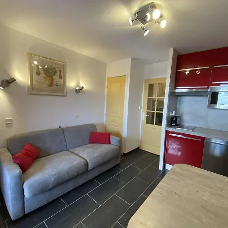 Familial Avec Terrasse, Piscine, Tennis Et Parking Aux Issambres - Fr-1-226-473 *